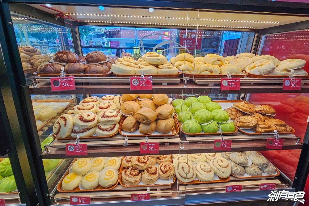 包囍饅頭台中漢口店,台中北區美食,胡同燒肉聯名「黑金和牛包」 包囍饅頭台中漢口店,台中北區美食,胡同燒肉聯名「黑金和牛包」