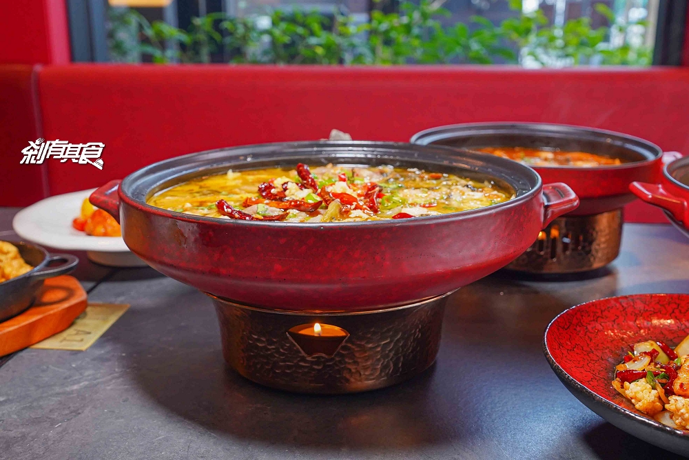 江魚美摩登中菜,台中西區美食,台中夜景餐廳「眺高」新品牌,「酸菜魚、麻婆豆腐蓋飯、黑糖燉奶」都是必點 江魚美摩登中菜,台中西區美食,台中夜景餐廳「眺高」新品牌,「酸菜魚、麻婆豆腐蓋飯、黑糖燉奶」都是必點