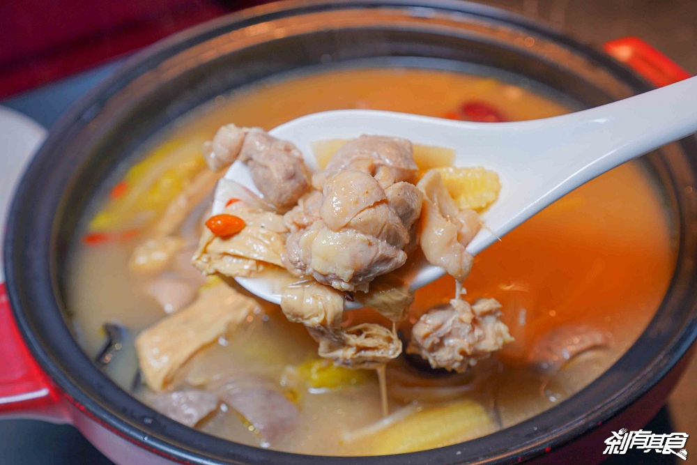 江魚美摩登中菜,台中西區美食,台中夜景餐廳「眺高」新品牌,「酸菜魚、麻婆豆腐蓋飯、黑糖燉奶」都是必點 江魚美摩登中菜,台中西區美食,台中夜景餐廳「眺高」新品牌,「酸菜魚、麻婆豆腐蓋飯、黑糖燉奶」都是必點