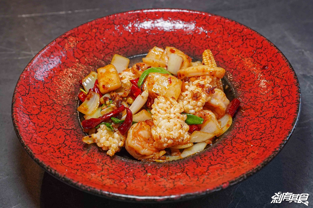 江魚美摩登中菜,台中西區美食,台中夜景餐廳「眺高」新品牌,「酸菜魚、麻婆豆腐蓋飯、黑糖燉奶」都是必點 江魚美摩登中菜,台中西區美食,台中夜景餐廳「眺高」新品牌,「酸菜魚、麻婆豆腐蓋飯、黑糖燉奶」都是必點