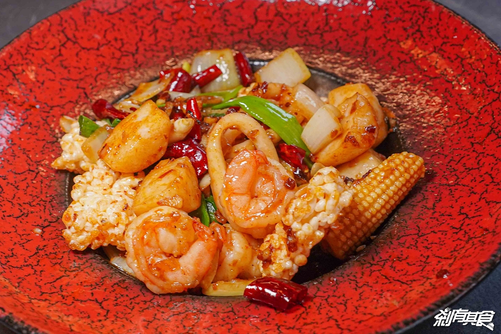 江魚美摩登中菜,台中西區美食,台中夜景餐廳「眺高」新品牌,「酸菜魚、麻婆豆腐蓋飯、黑糖燉奶」都是必點 江魚美摩登中菜,台中西區美食,台中夜景餐廳「眺高」新品牌,「酸菜魚、麻婆豆腐蓋飯、黑糖燉奶」都是必點