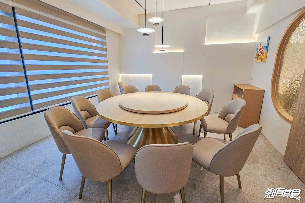 雞湯界愛馬仕!GOGOGA極上雞湯新派中菜,台中聚餐餐廳,瓦庫.不葷主義新品牌 「砂鍋極上雞湯、水煮牛、蜜棗燒肉」必吃,有包廂好停車 雞湯界愛馬仕!GOGOGA極上雞湯新派中菜,台中聚餐餐廳,瓦庫.不葷主義新品牌 「砂鍋極上雞湯、水煮牛、蜜棗燒肉」必吃,有包廂好停車