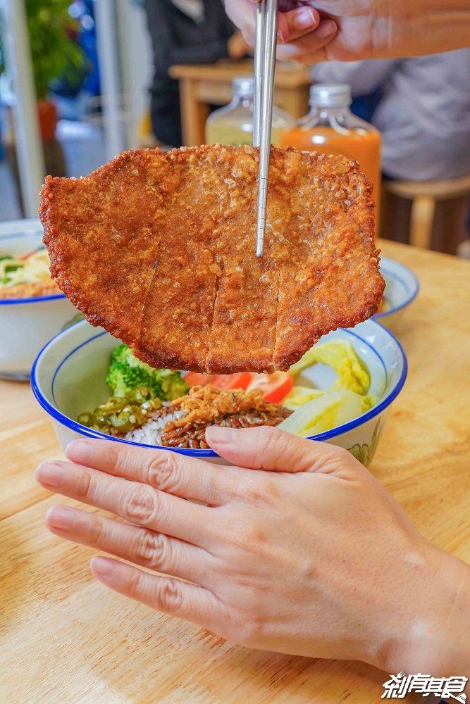 熱浪小島大墩店，台中南屯美食，「檳城白咖哩麵、銷魂排燒飯、咖哩KFC」南洋便當新上市