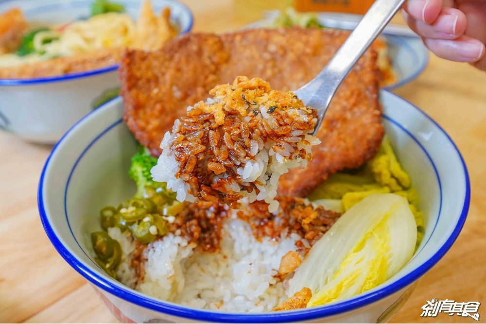 熱浪小島大墩店，台中南屯美食，「檳城白咖哩麵、銷魂排燒飯、咖哩KFC」南洋便當新上市