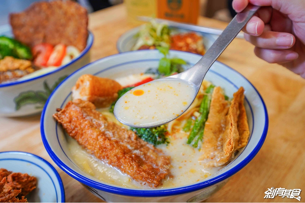 熱浪小島大墩店，台中南屯美食，「檳城白咖哩麵、銷魂排燒飯、咖哩KFC」南洋便當新上市