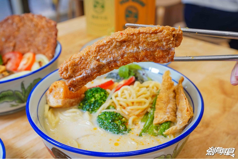 熱浪小島大墩店，台中南屯美食，「檳城白咖哩麵、銷魂排燒飯、咖哩KFC」南洋便當新上市