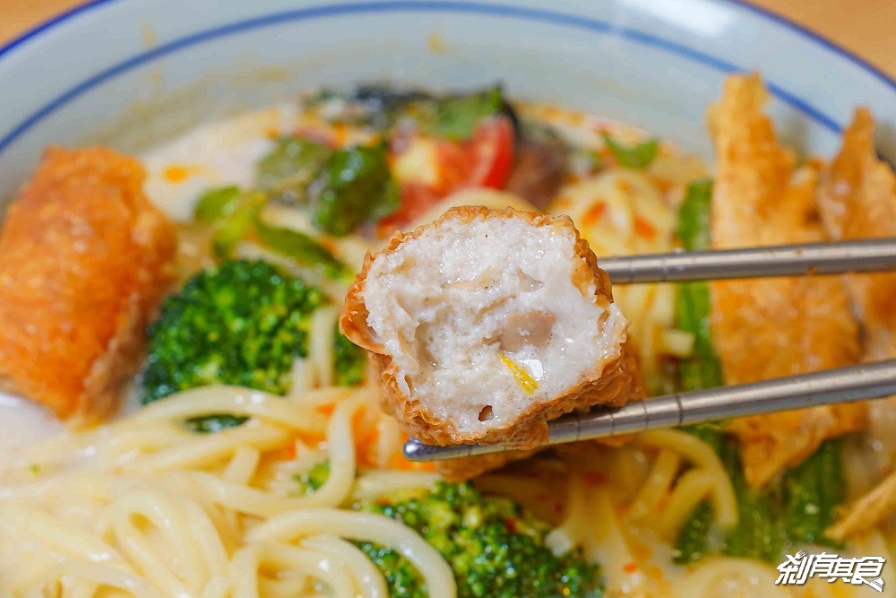 熱浪小島大墩店，台中南屯美食，「檳城白咖哩麵、銷魂排燒飯、咖哩KFC」南洋便當新上市