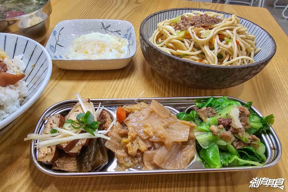 豐勝號,台中早午餐,「炒麵、羊肉炒麵、綜合湯」好吃、環境舒服有冷氣 水湳市場美食 豐勝號,台中早午餐,「炒麵、羊肉炒麵、綜合湯」好吃、環境舒服有冷氣 水湳市場美食
