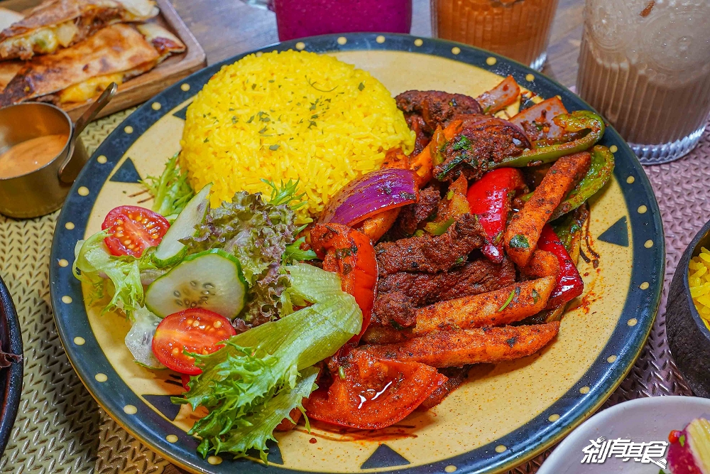 莎莎島，台中秘魯餐廳，一秒到南美洲，祕魯國民料理「檸檬漬生魚、秘魯烤半雞、炒牛肉」必吃、台中北屯美食 好停車