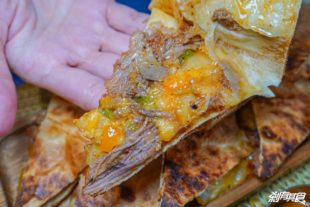 莎莎島，台中秘魯餐廳，一秒到南美洲，祕魯國民料理「檸檬漬生魚、秘魯烤半雞、炒牛肉」必吃、台中北屯美食 好停車