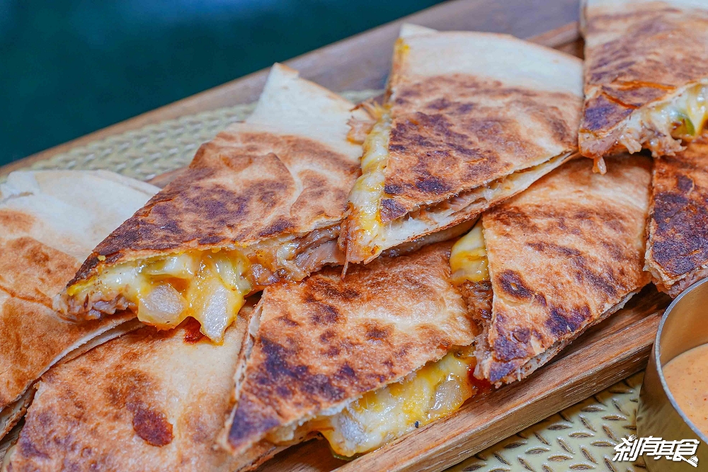 莎莎島，台中秘魯餐廳，一秒到南美洲，祕魯國民料理「檸檬漬生魚、秘魯烤半雞、炒牛肉」必吃、台中北屯美食 好停車