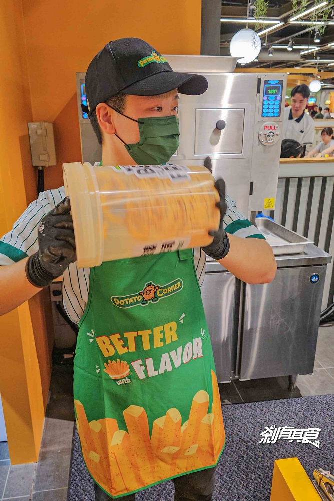 Potato Corner台中店，台中新光三越美食，薯條天花板「薯條、捲捲薯、雞米花」