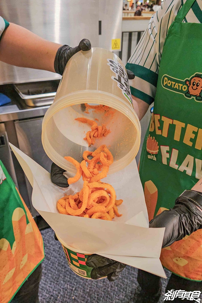 Potato Corner台中店，台中新光三越美食，薯條天花板「薯條、捲捲薯、雞米花」