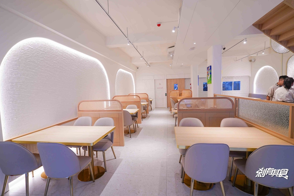 雞湯界愛馬仕!GOGOGA極上雞湯新派中菜,台中聚餐餐廳,瓦庫.不葷主義新品牌 「砂鍋極上雞湯、水煮牛、蜜棗燒肉」必吃,有包廂好停車 雞湯界愛馬仕!GOGOGA極上雞湯新派中菜,台中聚餐餐廳,瓦庫.不葷主義新品牌 「砂鍋極上雞湯、水煮牛、蜜棗燒肉」必吃,有包廂好停車