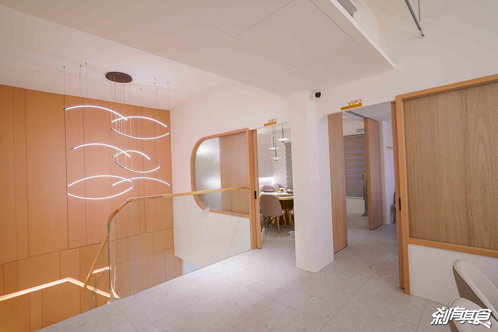 雞湯界愛馬仕!GOGOGA極上雞湯新派中菜,台中聚餐餐廳,瓦庫.不葷主義新品牌 「砂鍋極上雞湯、水煮牛、蜜棗燒肉」必吃,有包廂好停車 雞湯界愛馬仕!GOGOGA極上雞湯新派中菜,台中聚餐餐廳,瓦庫.不葷主義新品牌 「砂鍋極上雞湯、水煮牛、蜜棗燒肉」必吃,有包廂好停車