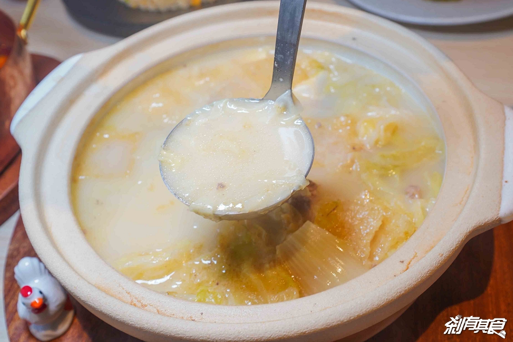 雞湯界愛馬仕!GOGOGA極上雞湯新派中菜,台中聚餐餐廳,瓦庫.不葷主義新品牌 「砂鍋極上雞湯、水煮牛、蜜棗燒肉」必吃,有包廂好停車 雞湯界愛馬仕!GOGOGA極上雞湯新派中菜,台中聚餐餐廳,瓦庫.不葷主義新品牌 「砂鍋極上雞湯、水煮牛、蜜棗燒肉」必吃,有包廂好停車