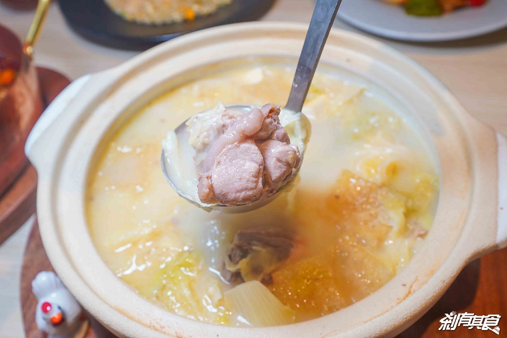 雞湯界愛馬仕!GOGOGA極上雞湯新派中菜,台中聚餐餐廳,瓦庫.不葷主義新品牌 「砂鍋極上雞湯、水煮牛、蜜棗燒肉」必吃,有包廂好停車 雞湯界愛馬仕!GOGOGA極上雞湯新派中菜,台中聚餐餐廳,瓦庫.不葷主義新品牌 「砂鍋極上雞湯、水煮牛、蜜棗燒肉」必吃,有包廂好停車