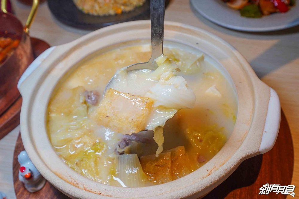 雞湯界愛馬仕!GOGOGA極上雞湯新派中菜,台中聚餐餐廳,瓦庫.不葷主義新品牌 「砂鍋極上雞湯、水煮牛、蜜棗燒肉」必吃,有包廂好停車 雞湯界愛馬仕!GOGOGA極上雞湯新派中菜,台中聚餐餐廳,瓦庫.不葷主義新品牌 「砂鍋極上雞湯、水煮牛、蜜棗燒肉」必吃,有包廂好停車