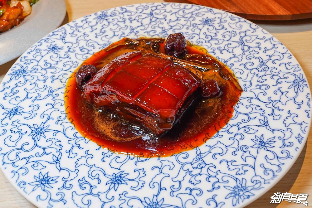 雞湯界愛馬仕!GOGOGA極上雞湯新派中菜,台中聚餐餐廳,瓦庫.不葷主義新品牌 「砂鍋極上雞湯、水煮牛、蜜棗燒肉」必吃,有包廂好停車 雞湯界愛馬仕!GOGOGA極上雞湯新派中菜,台中聚餐餐廳,瓦庫.不葷主義新品牌 「砂鍋極上雞湯、水煮牛、蜜棗燒肉」必吃,有包廂好停車