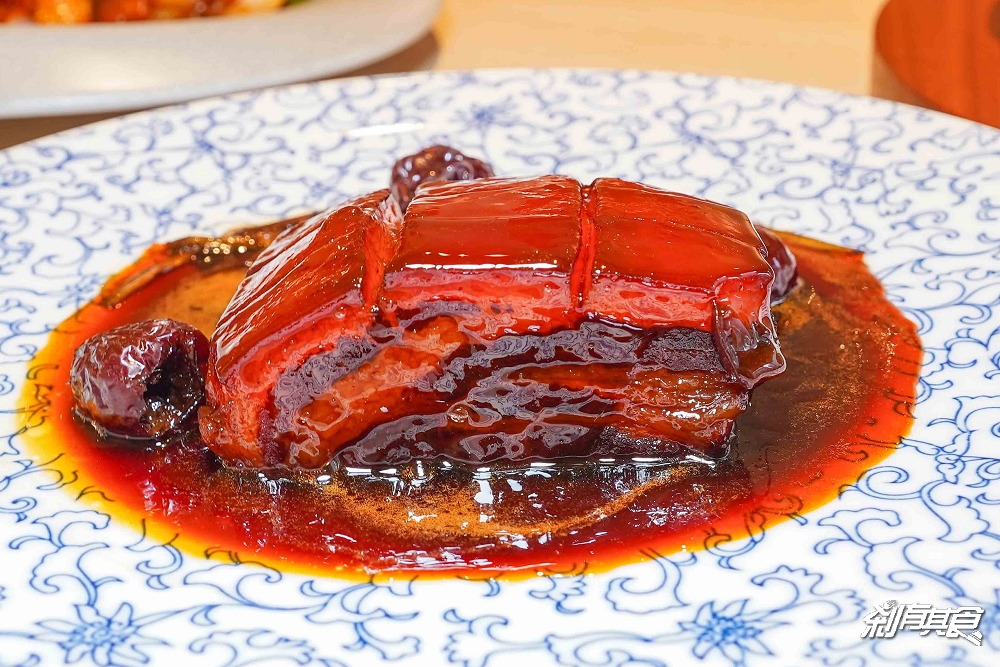 雞湯界愛馬仕!GOGOGA極上雞湯新派中菜,台中聚餐餐廳,瓦庫.不葷主義新品牌 「砂鍋極上雞湯、水煮牛、蜜棗燒肉」必吃,有包廂好停車 雞湯界愛馬仕!GOGOGA極上雞湯新派中菜,台中聚餐餐廳,瓦庫.不葷主義新品牌 「砂鍋極上雞湯、水煮牛、蜜棗燒肉」必吃,有包廂好停車