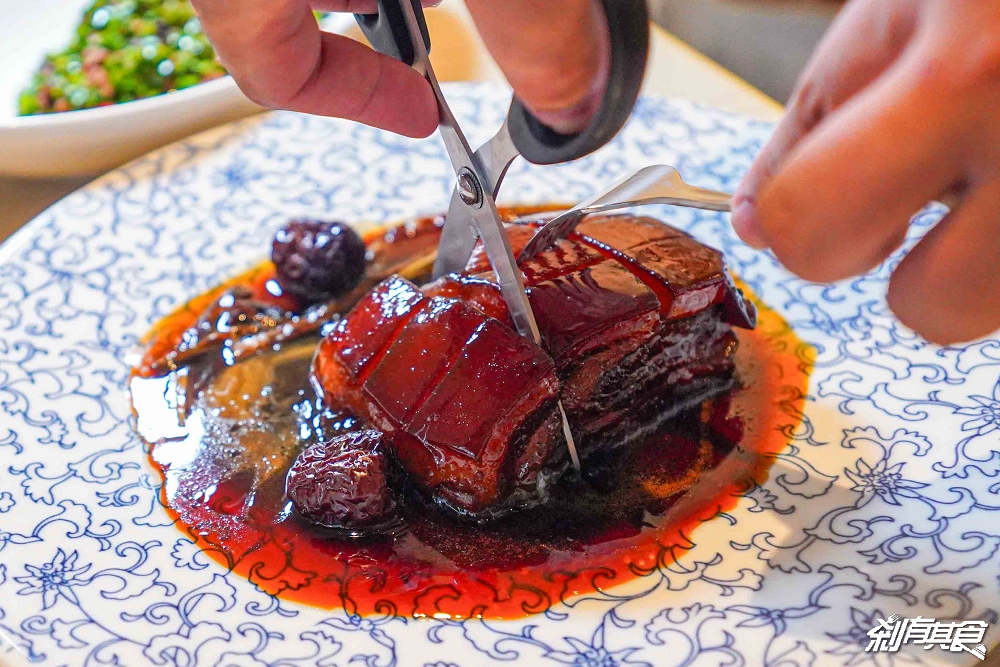 雞湯界愛馬仕!GOGOGA極上雞湯新派中菜,台中聚餐餐廳,瓦庫.不葷主義新品牌 「砂鍋極上雞湯、水煮牛、蜜棗燒肉」必吃,有包廂好停車 雞湯界愛馬仕!GOGOGA極上雞湯新派中菜,台中聚餐餐廳,瓦庫.不葷主義新品牌 「砂鍋極上雞湯、水煮牛、蜜棗燒肉」必吃,有包廂好停車