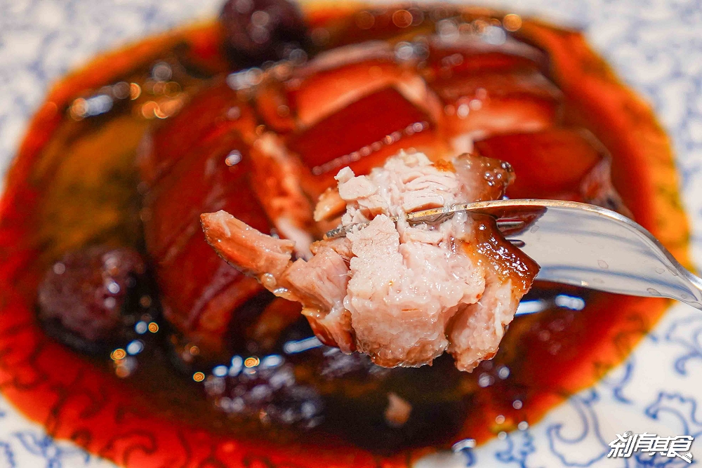 雞湯界愛馬仕!GOGOGA極上雞湯新派中菜,台中聚餐餐廳,瓦庫.不葷主義新品牌 「砂鍋極上雞湯、水煮牛、蜜棗燒肉」必吃,有包廂好停車 雞湯界愛馬仕!GOGOGA極上雞湯新派中菜,台中聚餐餐廳,瓦庫.不葷主義新品牌 「砂鍋極上雞湯、水煮牛、蜜棗燒肉」必吃,有包廂好停車