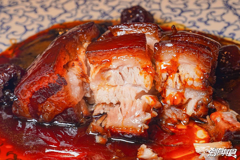 雞湯界愛馬仕!GOGOGA極上雞湯新派中菜,台中聚餐餐廳,瓦庫.不葷主義新品牌 「砂鍋極上雞湯、水煮牛、蜜棗燒肉」必吃,有包廂好停車 雞湯界愛馬仕!GOGOGA極上雞湯新派中菜,台中聚餐餐廳,瓦庫.不葷主義新品牌 「砂鍋極上雞湯、水煮牛、蜜棗燒肉」必吃,有包廂好停車