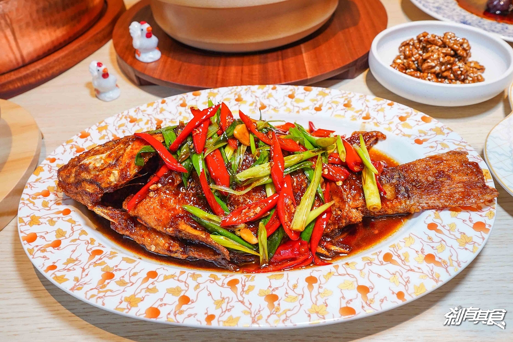 雞湯界愛馬仕!GOGOGA極上雞湯新派中菜,台中聚餐餐廳,瓦庫.不葷主義新品牌 「砂鍋極上雞湯、水煮牛、蜜棗燒肉」必吃,有包廂好停車 雞湯界愛馬仕!GOGOGA極上雞湯新派中菜,台中聚餐餐廳,瓦庫.不葷主義新品牌 「砂鍋極上雞湯、水煮牛、蜜棗燒肉」必吃,有包廂好停車