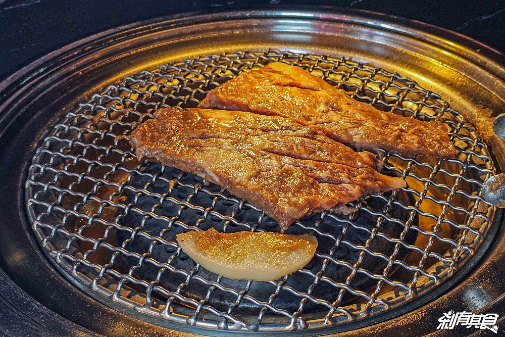 BAY Korean BBQ Club《單身即地獄》文世勳台中韓式燒肉餐廳，松露和牛黑醬麵、馬鈴薯排骨湯