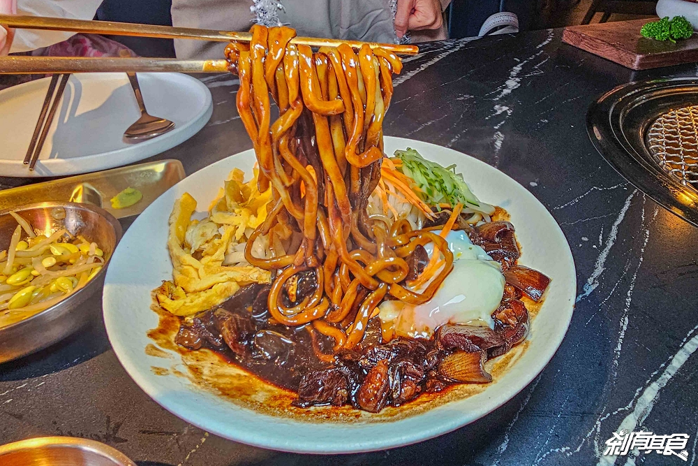 BAY Korean BBQ Club《單身即地獄》文世勳台中韓式燒肉餐廳，松露和牛黑醬麵、馬鈴薯排骨湯