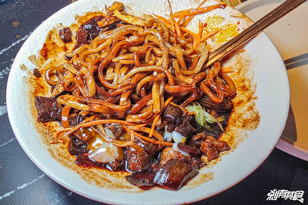 BAY Korean BBQ Club《單身即地獄》文世勳台中韓式燒肉餐廳，松露和牛黑醬麵、馬鈴薯排骨湯