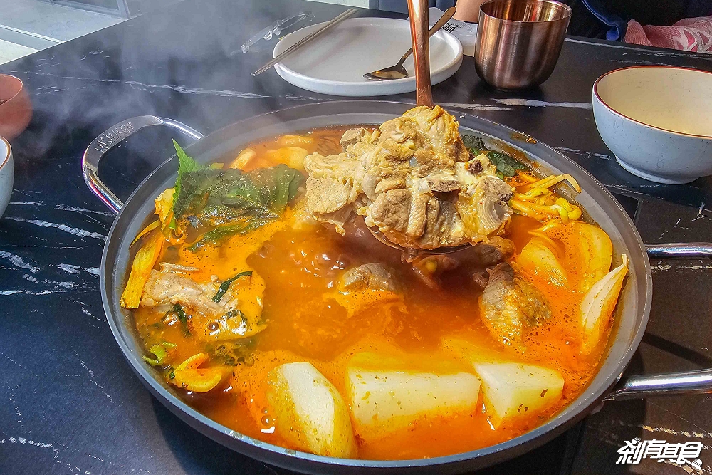 BAY Korean BBQ Club《單身即地獄》文世勳台中韓式燒肉餐廳，松露和牛黑醬麵、馬鈴薯排骨湯