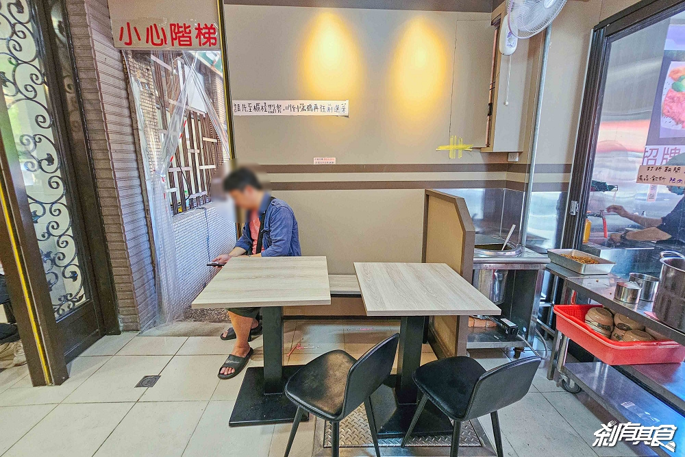 經典小排飯，台中中區美食，台北小排飯新品牌，超人氣平價便當90元起「砂鍋魚飯、三寶飯」 月底救星就是你