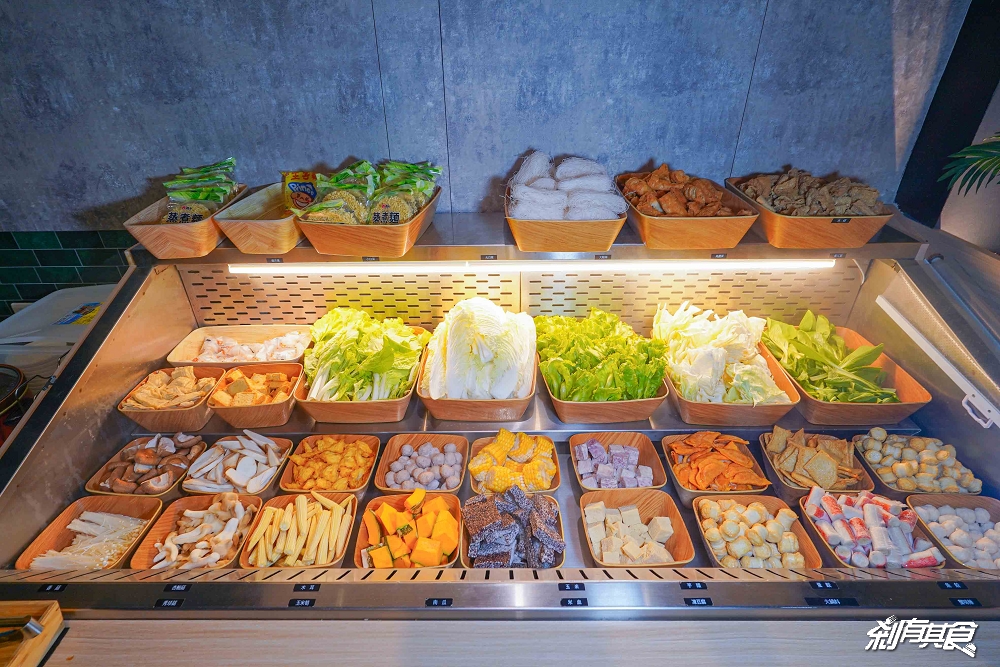 鍋泰暖台中店，台中泰式火鍋，泰式南洋火鍋+蔬食自助吧吃到飽，超佛壽星優惠