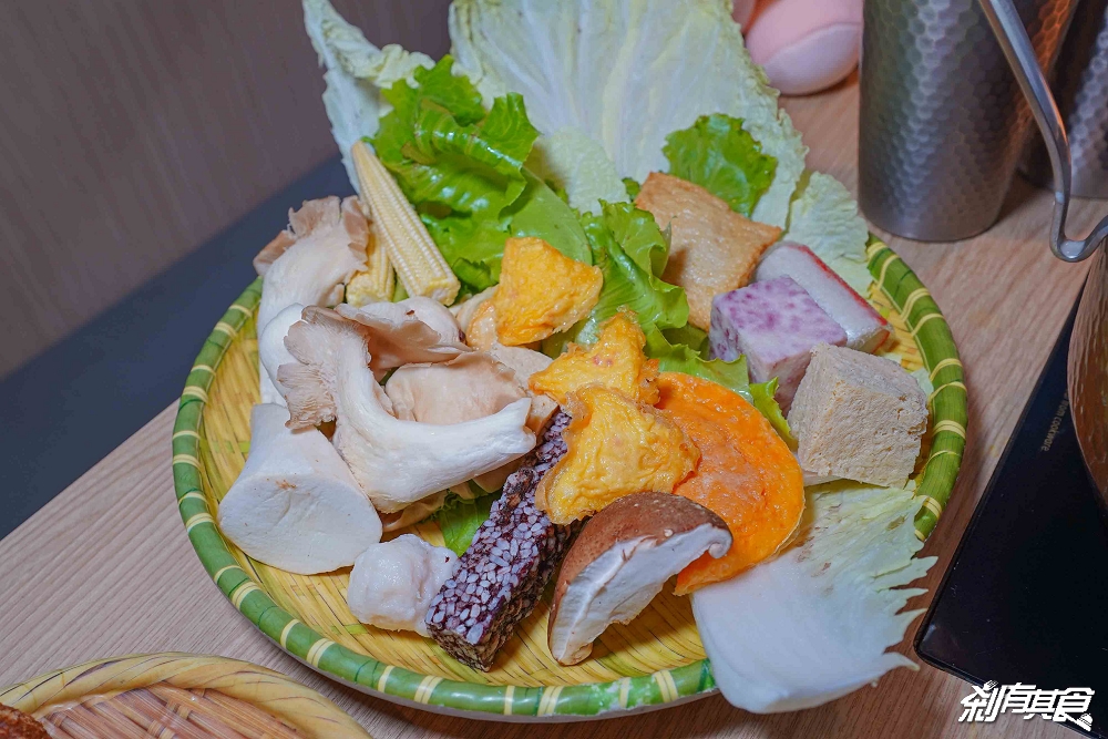 鍋泰暖台中店，台中泰式火鍋，泰式南洋火鍋+蔬食自助吧吃到飽，超佛壽星優惠