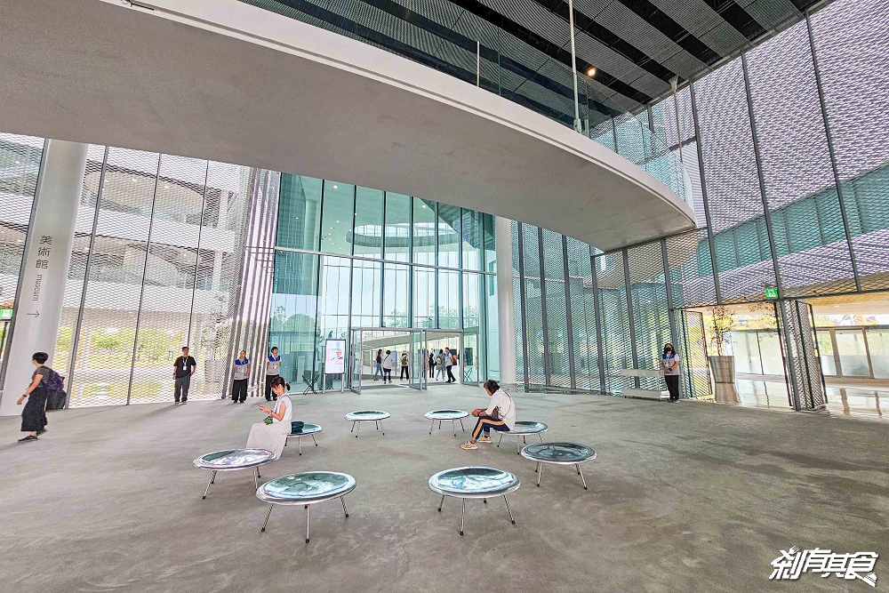 免費參觀!台中綠美圖攻略,試營運亮點總整理、交通停車、「鏡面水池、雲朵天花板」好好拍,免費筆記本怎麼獲得、台中綠美圖週邊美食 免費參觀!台中綠美圖攻略,試營運亮點總整理、交通停車、「鏡面水池、雲朵天花板」好好拍,免費筆記本怎麼獲得、台中綠美圖週邊美食