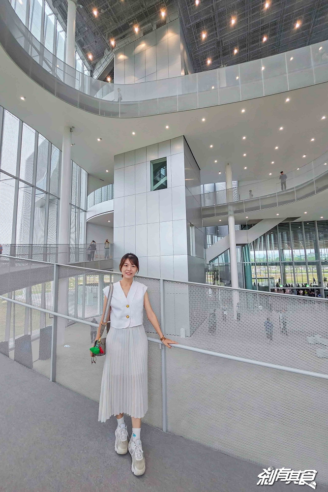 免費參觀!台中綠美圖攻略,試營運亮點總整理、交通停車、「鏡面水池、雲朵天花板」好好拍,免費筆記本怎麼獲得、台中綠美圖週邊美食 免費參觀!台中綠美圖攻略,試營運亮點總整理、交通停車、「鏡面水池、雲朵天花板」好好拍,免費筆記本怎麼獲得、台中綠美圖週邊美食