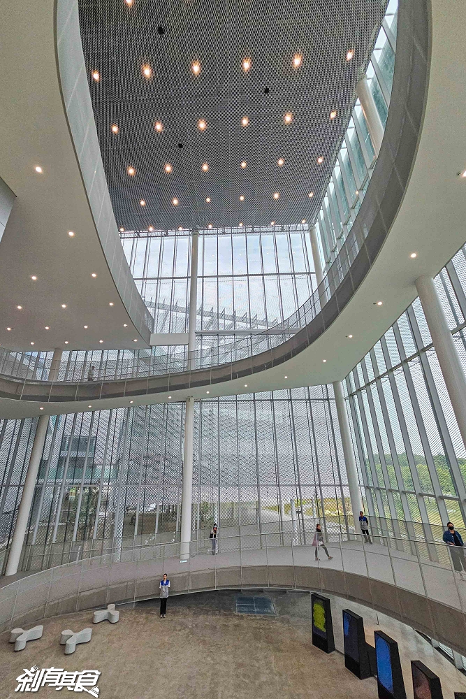 免費參觀!台中綠美圖攻略,試營運亮點總整理、交通停車、「鏡面水池、雲朵天花板」好好拍,免費筆記本怎麼獲得、台中綠美圖週邊美食 免費參觀!台中綠美圖攻略,試營運亮點總整理、交通停車、「鏡面水池、雲朵天花板」好好拍,免費筆記本怎麼獲得、台中綠美圖週邊美食