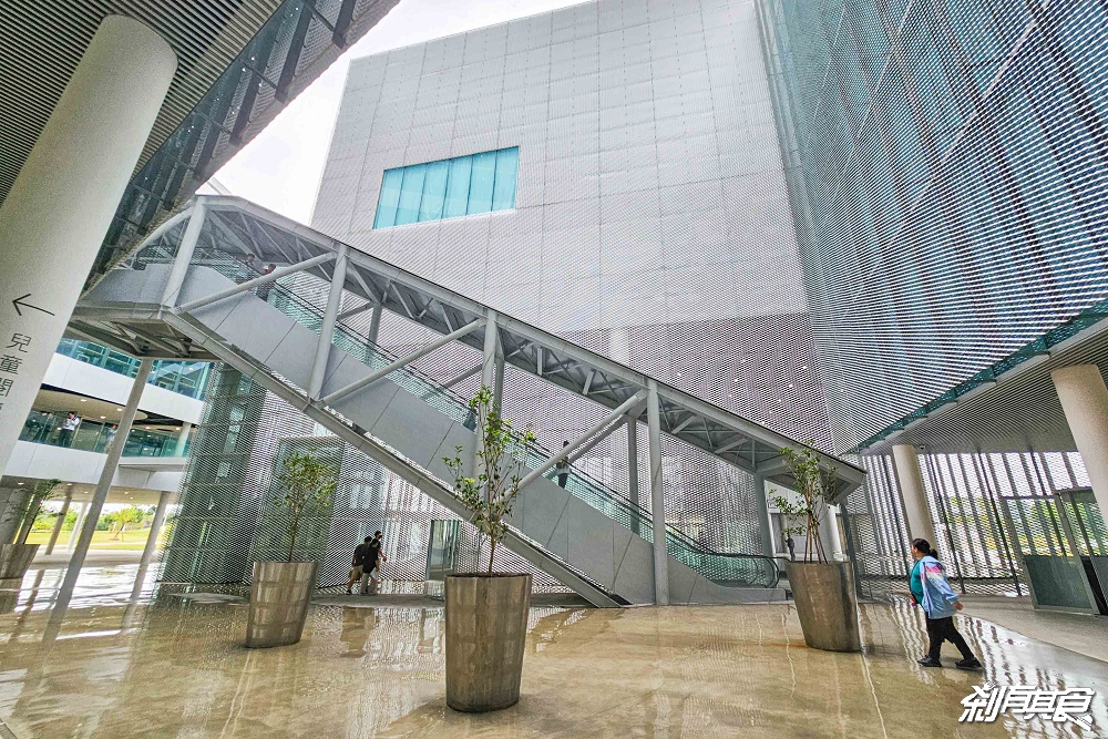 免費參觀!台中綠美圖攻略,試營運亮點總整理、交通停車、「鏡面水池、雲朵天花板」好好拍,免費筆記本怎麼獲得、台中綠美圖週邊美食 免費參觀!台中綠美圖攻略,試營運亮點總整理、交通停車、「鏡面水池、雲朵天花板」好好拍,免費筆記本怎麼獲得、台中綠美圖週邊美食