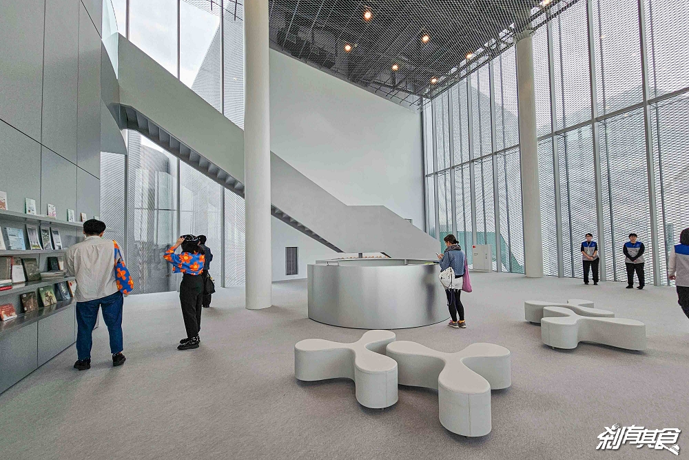 免費參觀!台中綠美圖攻略,試營運亮點總整理、交通停車、「鏡面水池、雲朵天花板」好好拍,免費筆記本怎麼獲得、台中綠美圖週邊美食 免費參觀!台中綠美圖攻略,試營運亮點總整理、交通停車、「鏡面水池、雲朵天花板」好好拍,免費筆記本怎麼獲得、台中綠美圖週邊美食