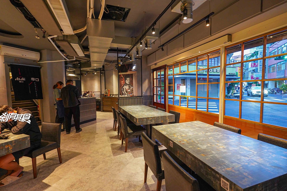 燎牛舌豬排炒麵飯，台中北區美食，神戶B級美食「神戶炒麵飯」、夢幻厚切牛舌、炸豬排，台中I人友善餐廳