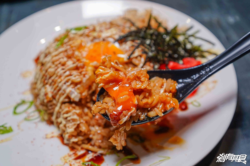 燎牛舌豬排炒麵飯，台中北區美食，神戶B級美食「神戶炒麵飯」、夢幻厚切牛舌、炸豬排，台中I人友善餐廳
