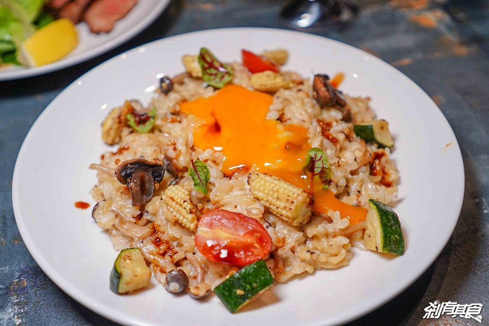 燎牛舌豬排炒麵飯，台中北區美食，神戶B級美食「神戶炒麵飯」、夢幻厚切牛舌、炸豬排，台中I人友善餐廳