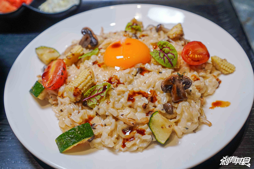 燎牛舌豬排炒麵飯，台中北區美食，神戶B級美食「神戶炒麵飯」、夢幻厚切牛舌、炸豬排，台中I人友善餐廳