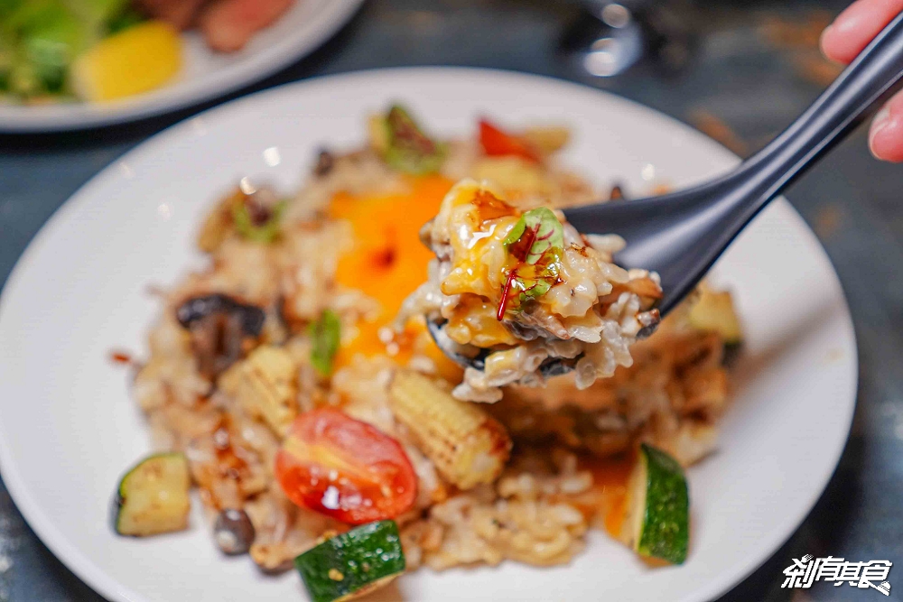 燎牛舌豬排炒麵飯，台中北區美食，神戶B級美食「神戶炒麵飯」、夢幻厚切牛舌、炸豬排，台中I人友善餐廳
