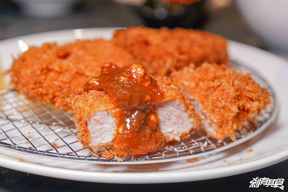燎牛舌豬排炒麵飯，台中北區美食，神戶B級美食「神戶炒麵飯」、夢幻厚切牛舌、炸豬排，台中I人友善餐廳