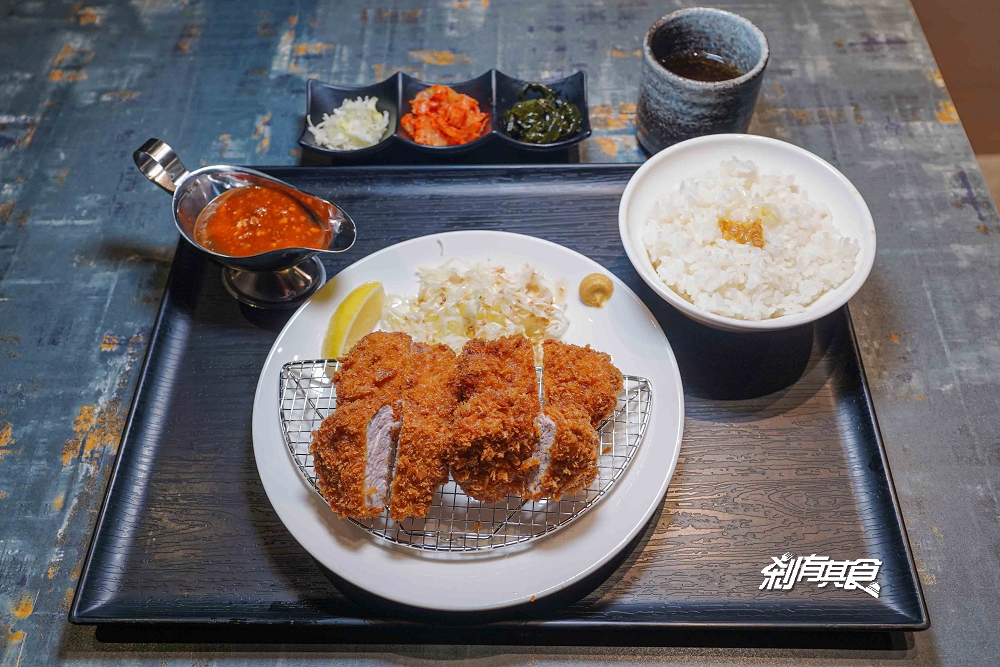 燎牛舌豬排炒麵飯，台中北區美食，神戶B級美食「神戶炒麵飯」、夢幻厚切牛舌、炸豬排，台中I人友善餐廳