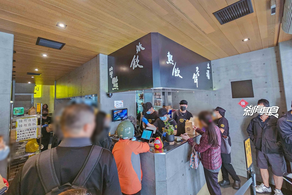 台中肉蛋吐司中西式早餐店，台中北區美食，期間限定「雞肉吐司」 每天排隊40年早餐老店 (菜單)