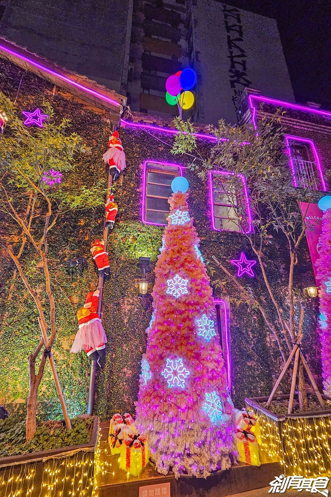 台中最美粉紅瓦庫聖誕屋！ 台中聖誕景點「瓦庫燒肉」，聖誕老公公粉紅派對 夢幻登場