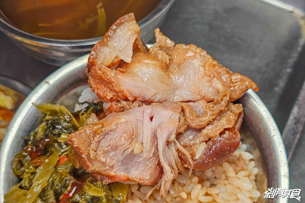 大智路蕭爌肉飯，台中東區美食，每天排隊50年老店 爌肉、豬腳、還有免費酸菜吃到爽 晚來吃不到！